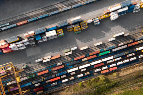 Transport kontenerowy – kluczowe aspekty, wyzwania i perspektywy rozwoju